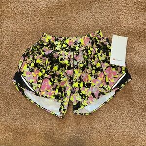 Lululemon Hotty Hot LR Short 4” Lined Size 4